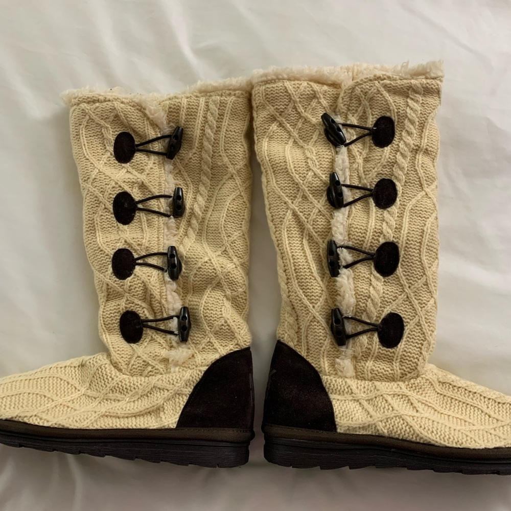 MUK LUKS Warm fuzzy boots